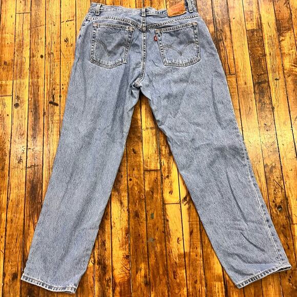vintage women's Levi's 550 red tab relaxed fit taper leg light wash 100% cotton - Picture 2 of 7